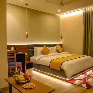 Four Leaf - Sapphire Blue, Hotel
